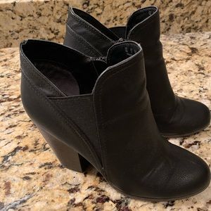 Fergalicious Black Panther Booties size 7